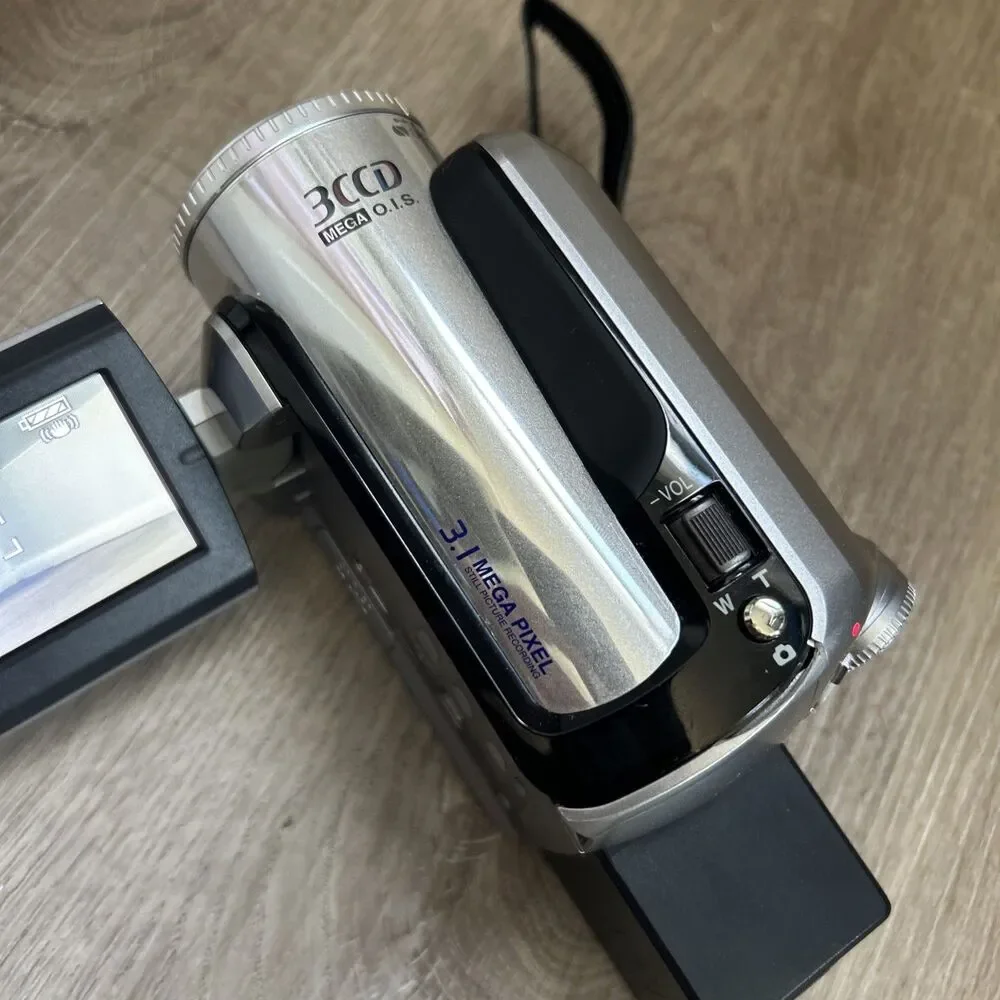 Panasonic Digital Camcorder Video Camera SDR-H200 Silver Battery Remote Tested